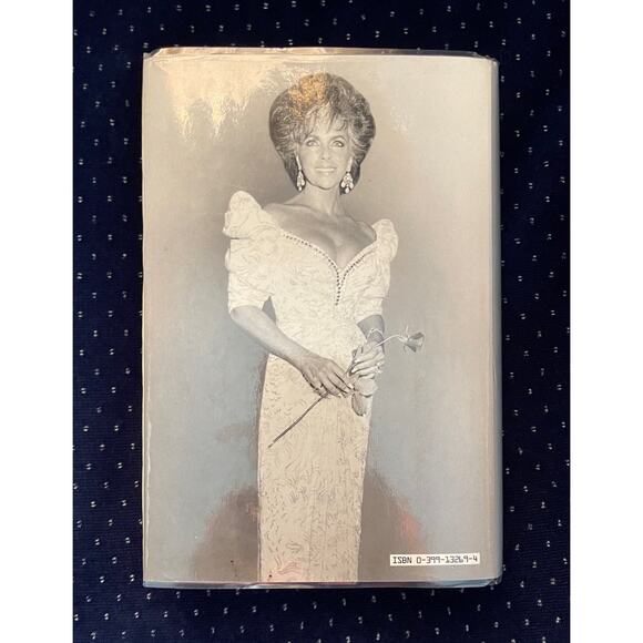 Elizabeth Taylor Hardcover Book Elizabeth Takes Off - Picture 2 of 6
